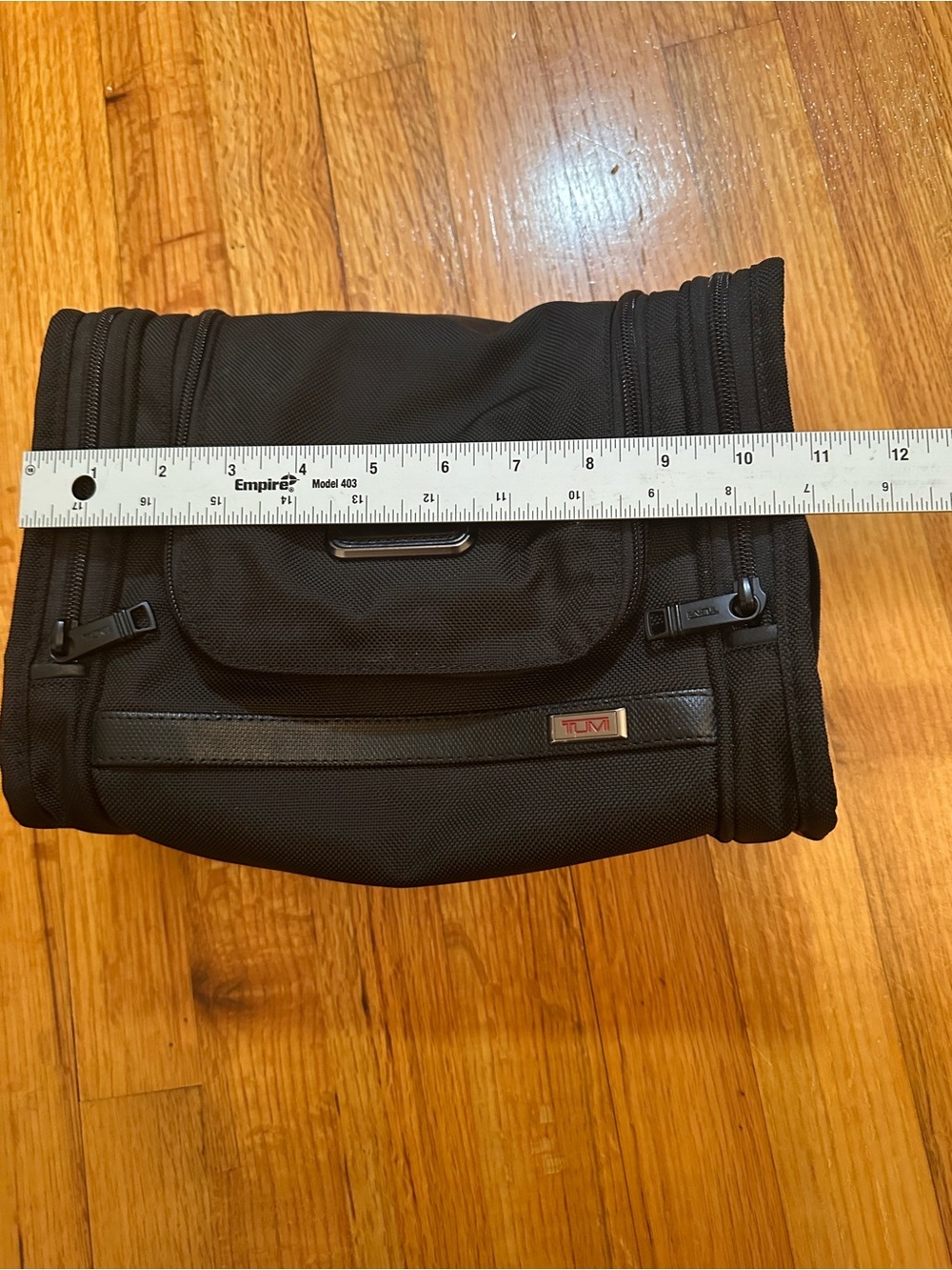 Tumi hanging travel kit with hook for hanging. - Picture 4 of 11